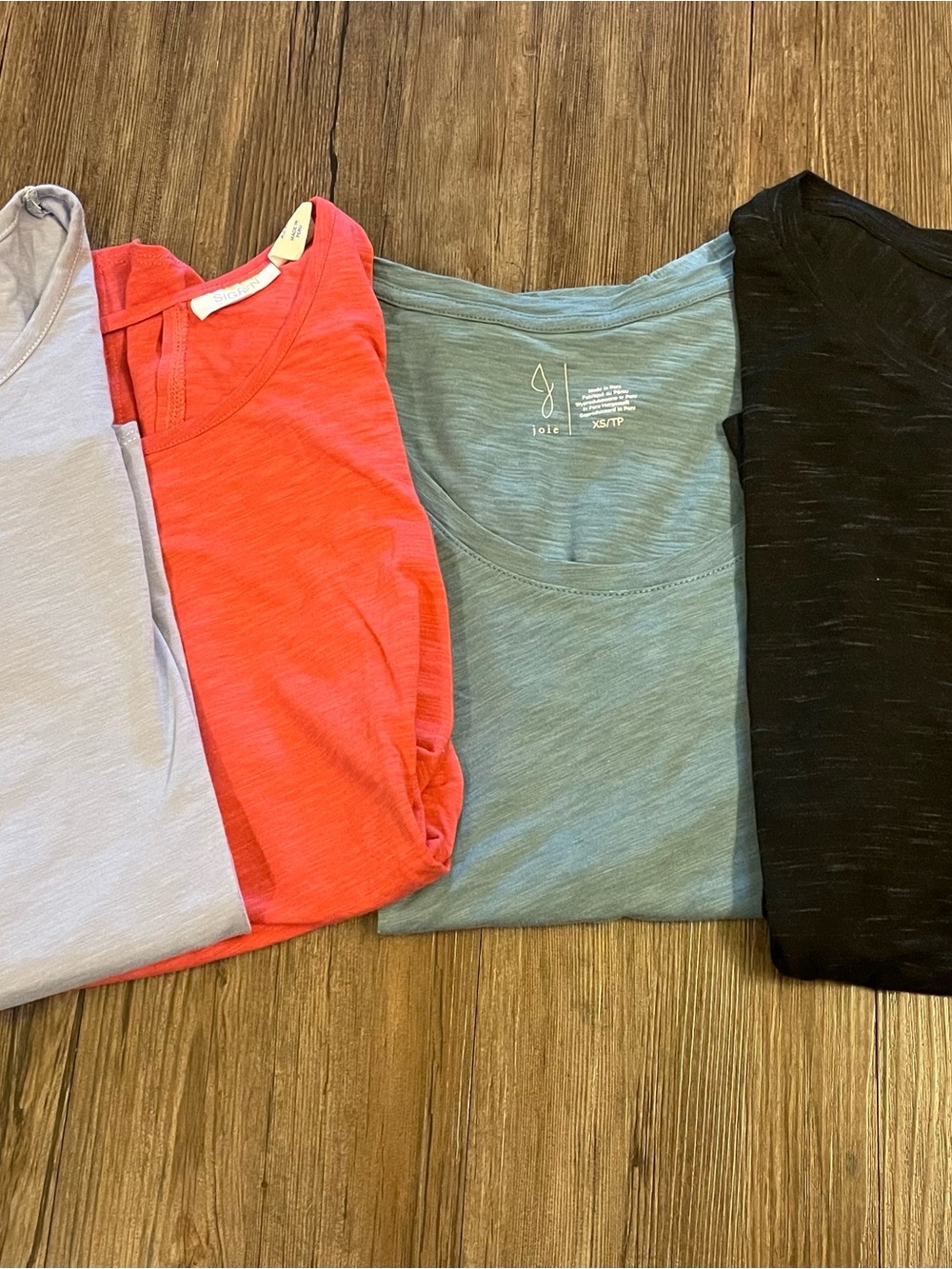Women’s Lightweight Crew & V-Neck Tee’s